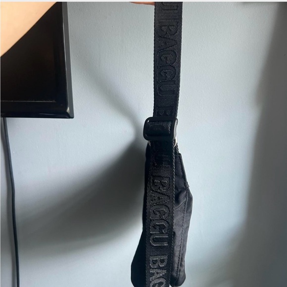 Baggu Crescent Bag small - Embroidered Hearts- EUC! - Picture 3 of 3